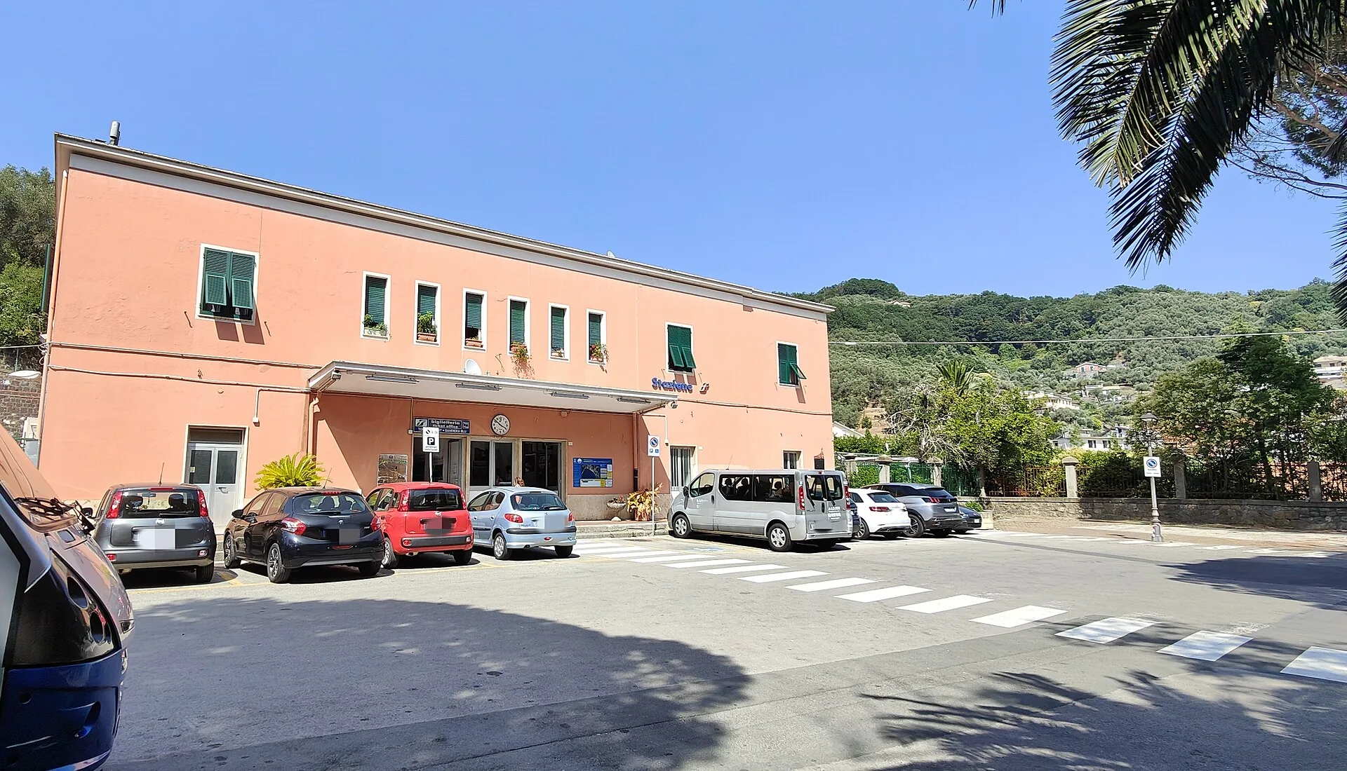 L’edificio della stazione ferroviaria di Moneglia